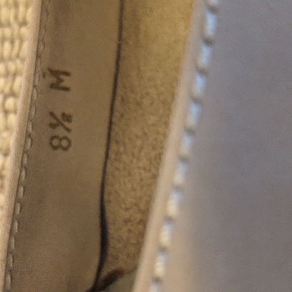 Andre Assous,size 8 and a half Medium, Featherweights,Tan suede - Picture 4 of 5